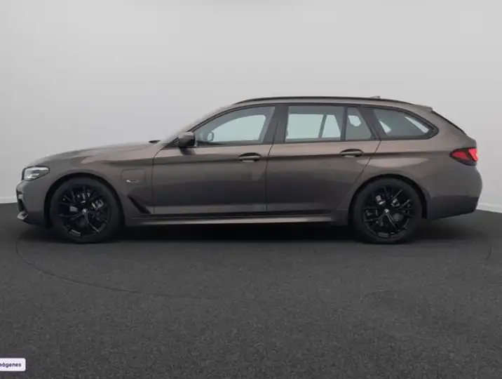 BMW Serie 5 2022, foto 11