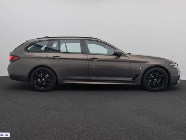 BMW Serie 5 2022, foto 5