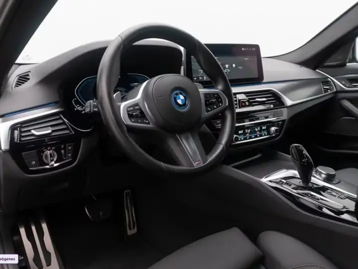 BMW Serie 5 2022, foto 19