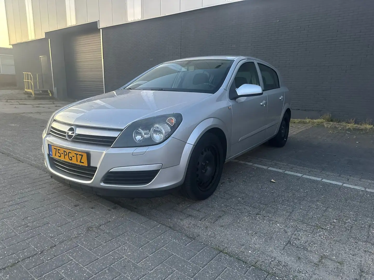 Opel Astra 1.4 Enjoy Gris - 1