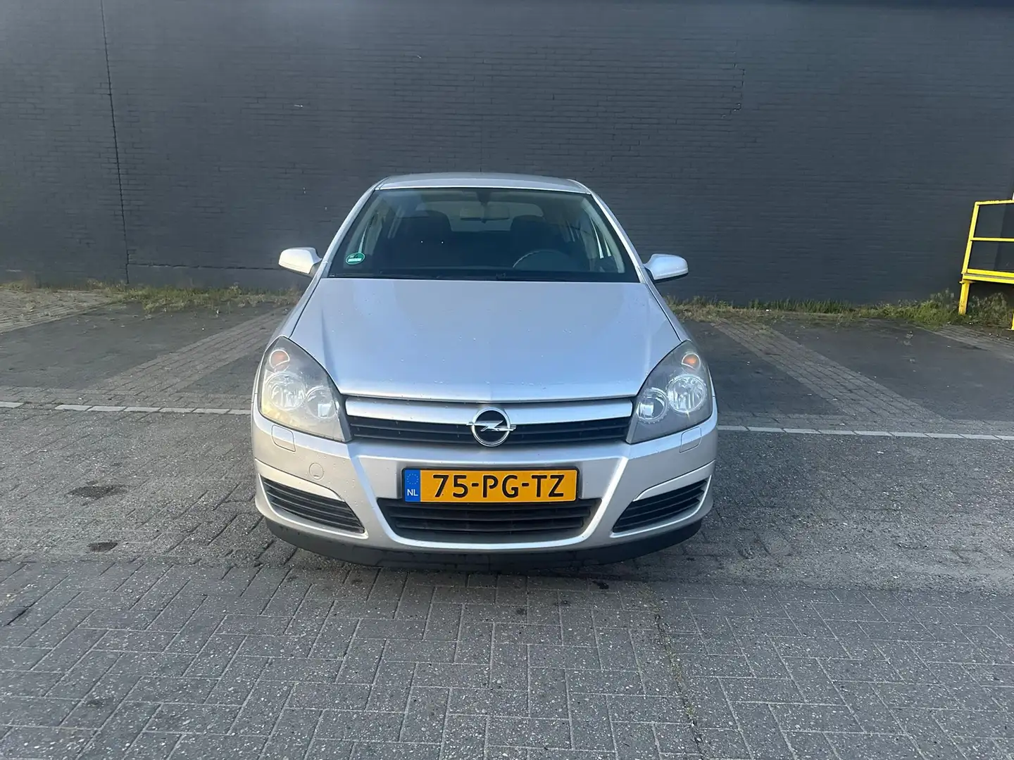 Opel Astra 1.4 Enjoy Gris - 2