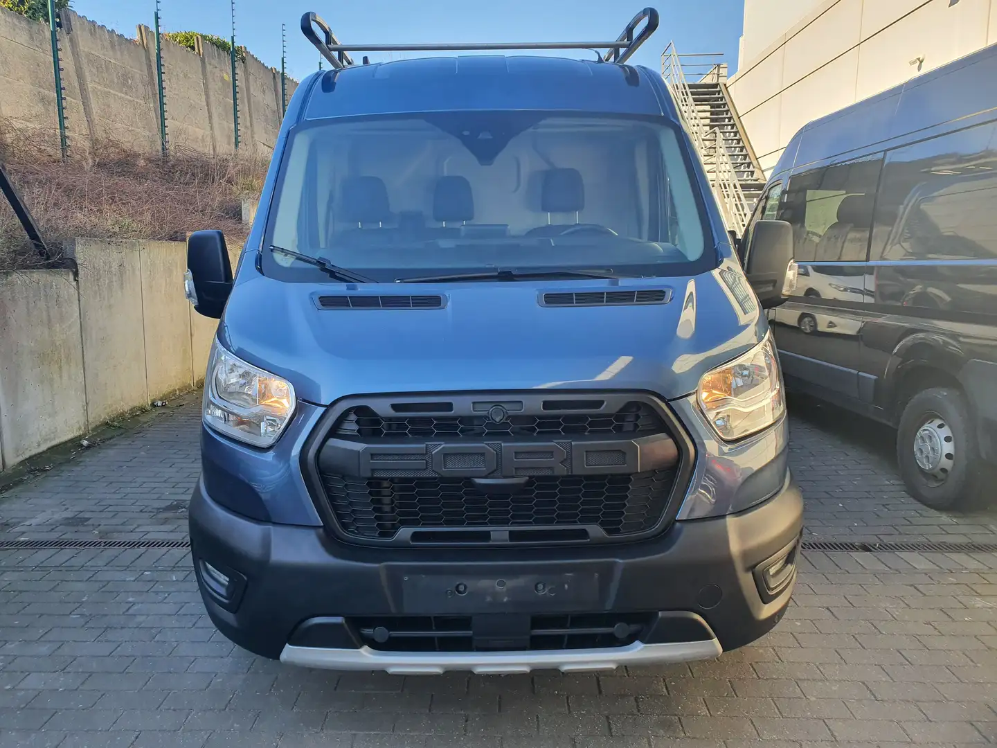 Ford Transit 2.0 TDCi L3H2 Trail Kék - 2