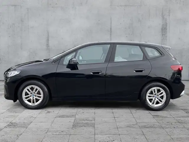 BMW 2 Series view 4
