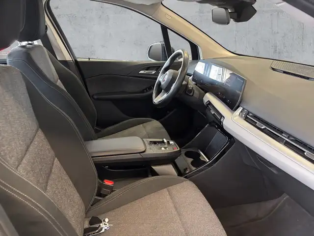BMW 2 Series view 13