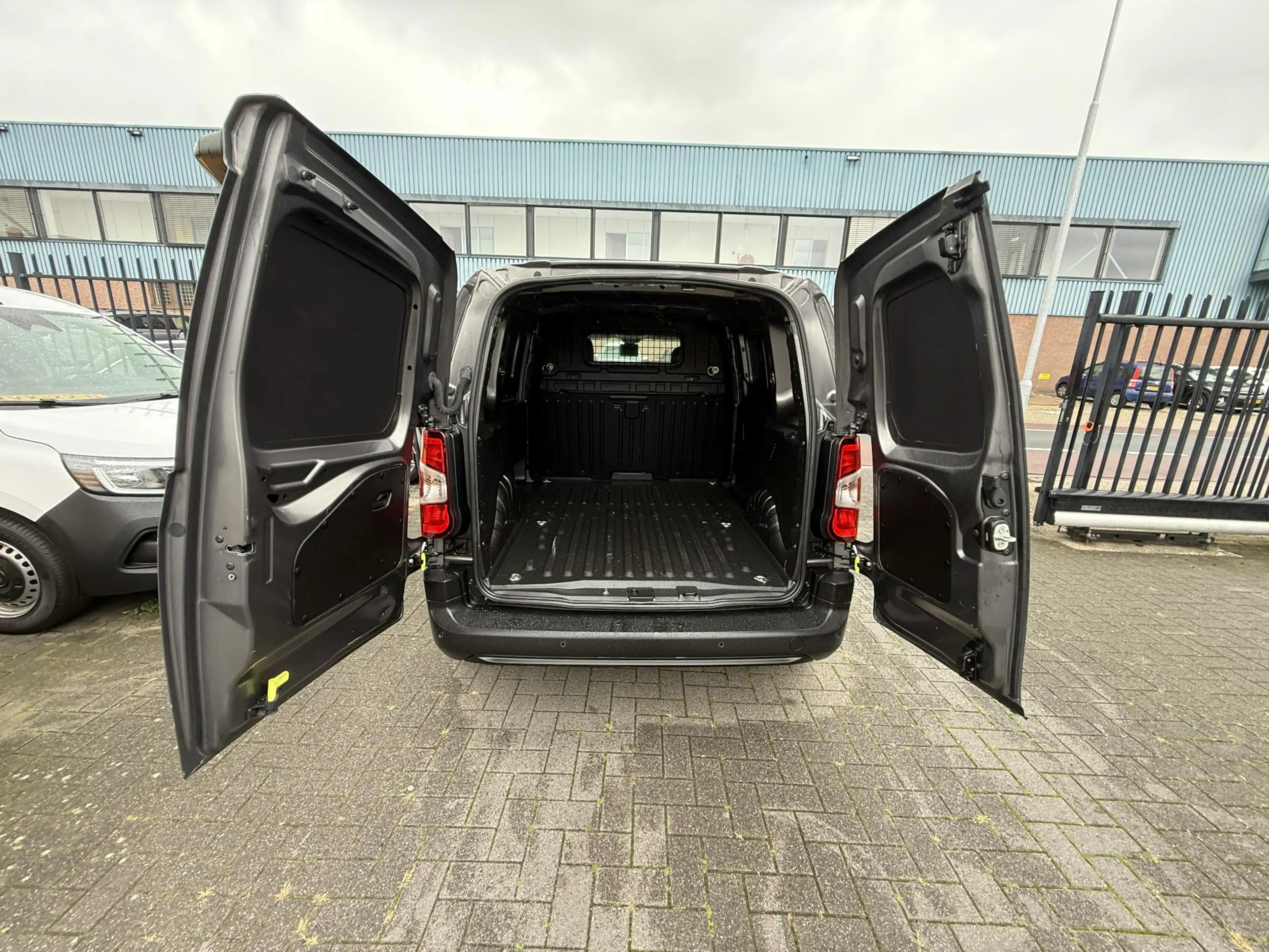 Peugeot Partner 1.5 BlueHDI Asphalt — photo 15