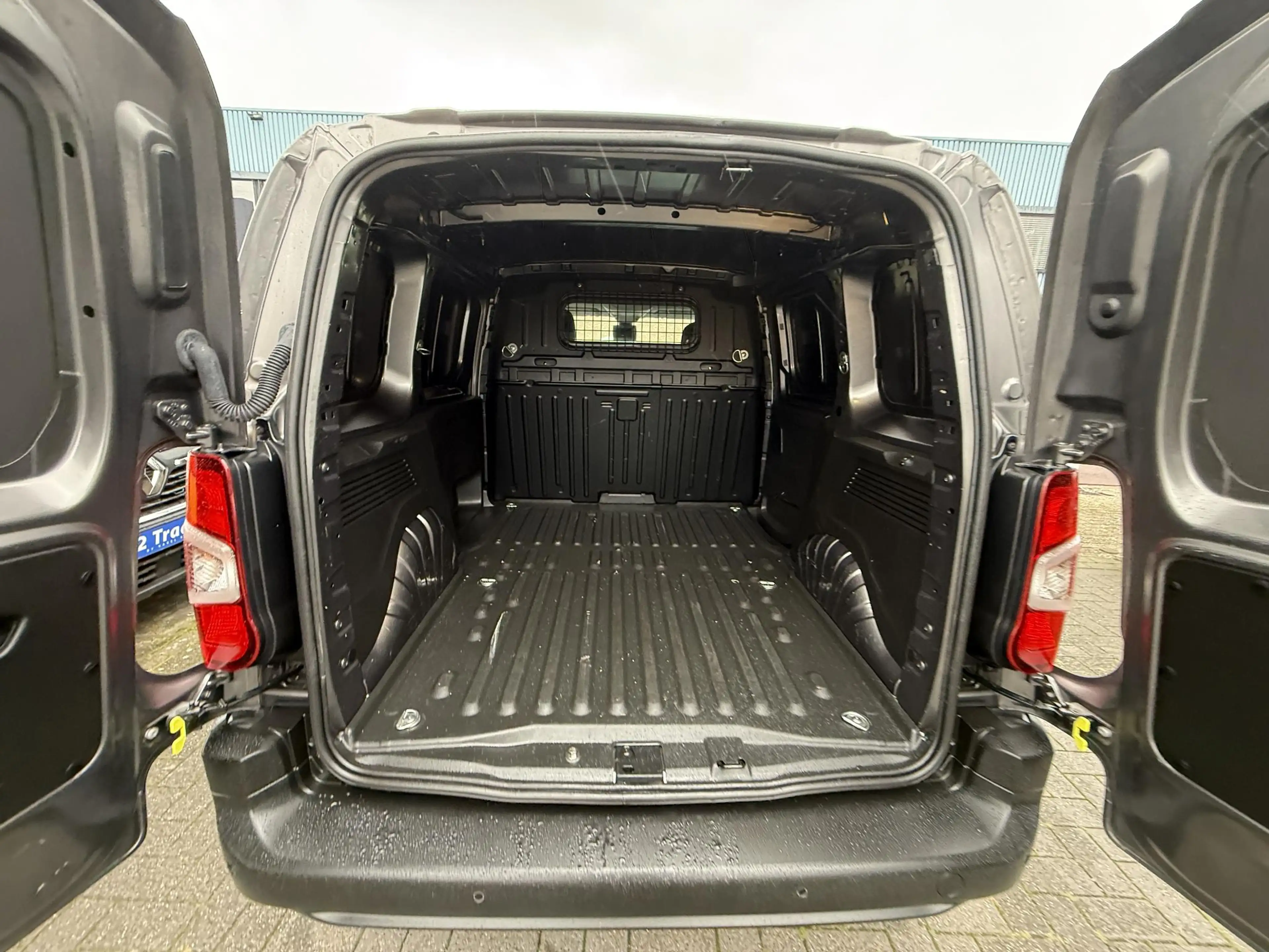Peugeot Partner 1.5 BlueHDI Asphalt — photo 14