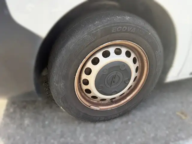 Opel Vivaro view 3
