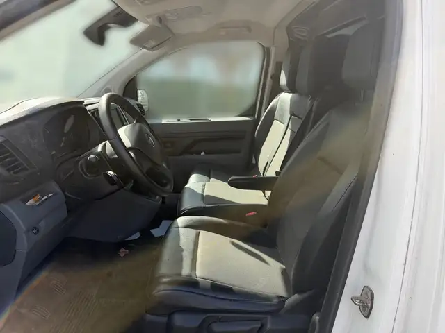 Opel Vivaro view 6