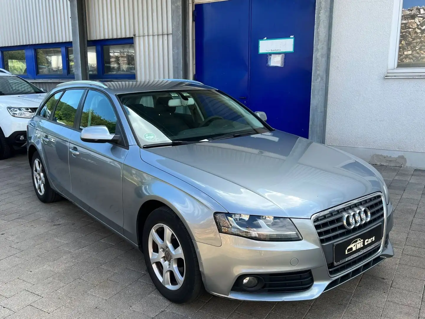 Audi A4 Avant Attraction Grau - 1