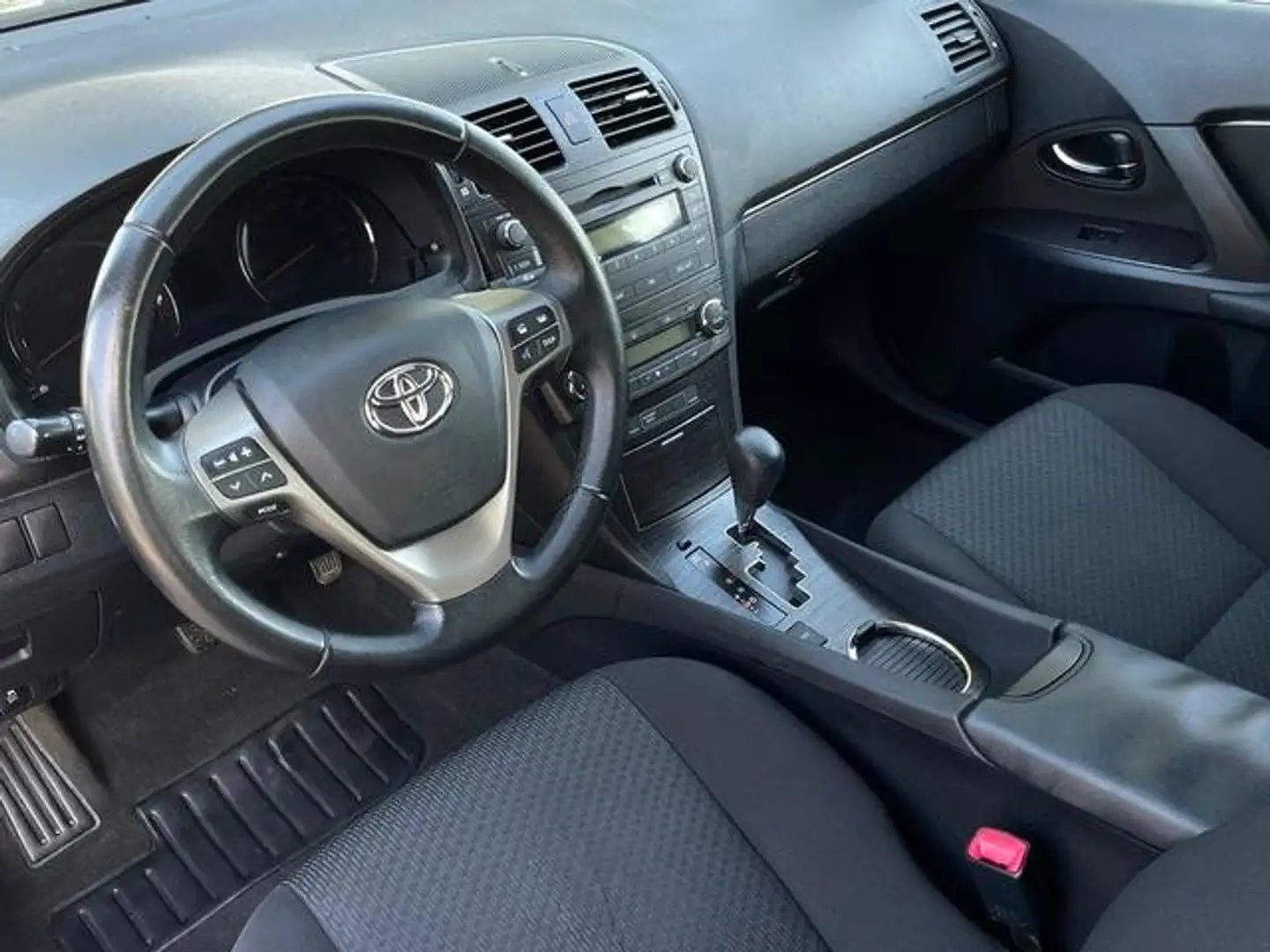 Toyota Avensis 1.8 Sol Aut. Negro - 2