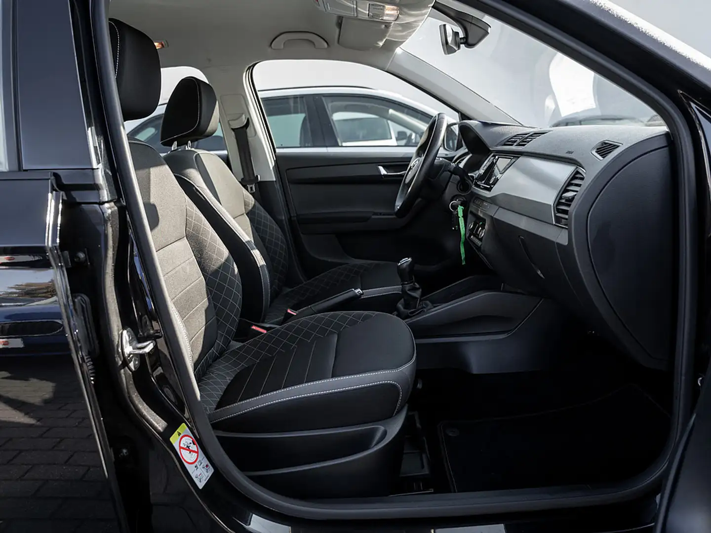 Skoda Fabia 1.0 TSI Ambition SHZ MFL DAB ISOFIX Schwarz - 2