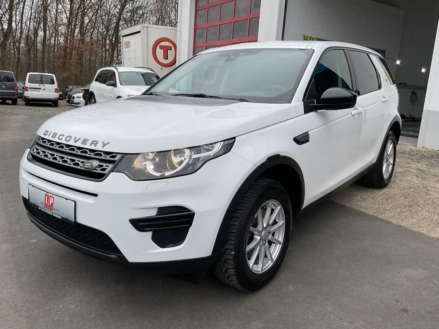 Land Rover Discovery Sport 20 D 150 PS Pure 4X4 AHK Euro6 Weiß - 1