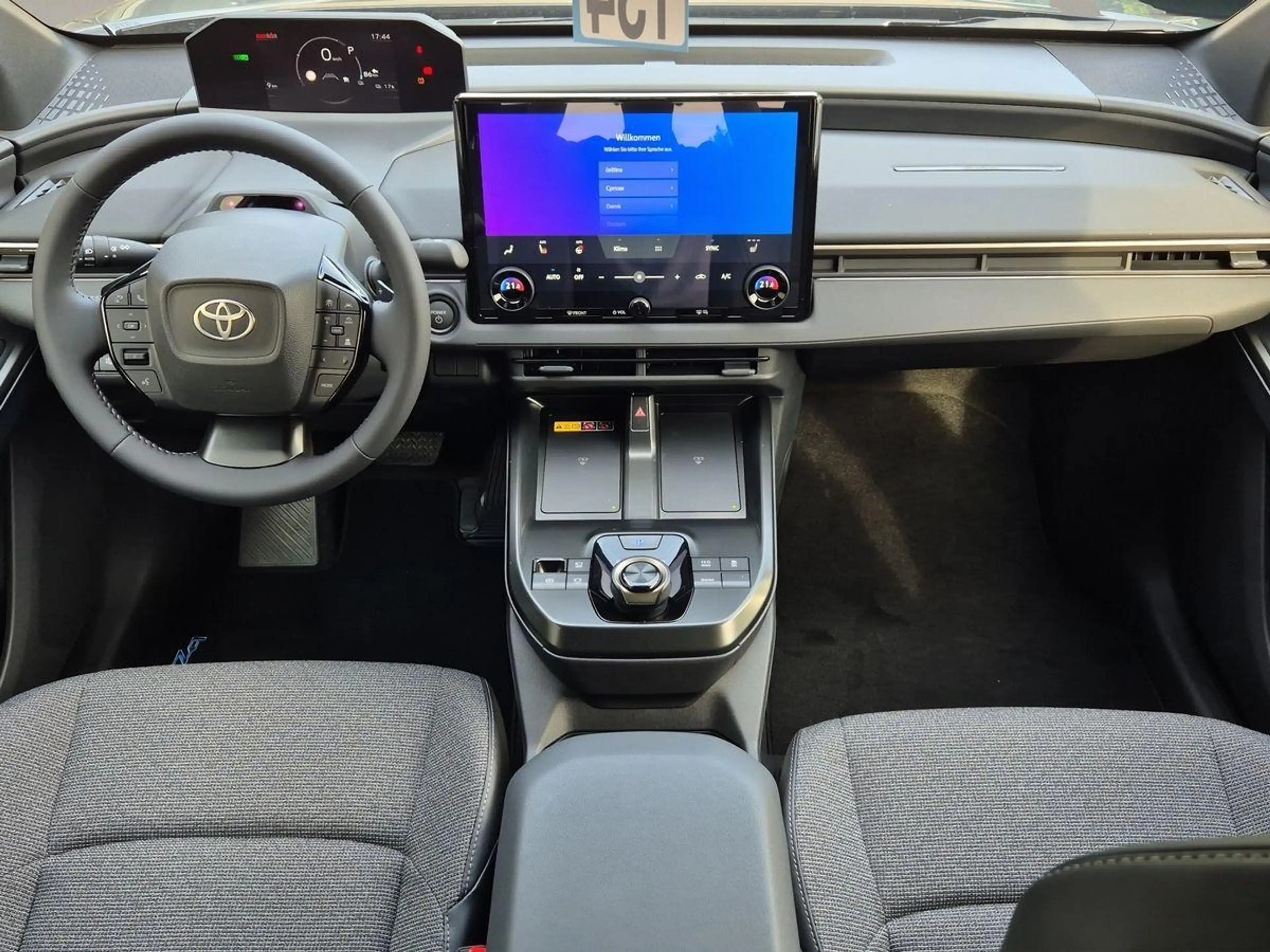 Toyota bZ4X FWD Teamplayer NAVI+MATRIX+ACC+360°+PDC+eHk — photo 14