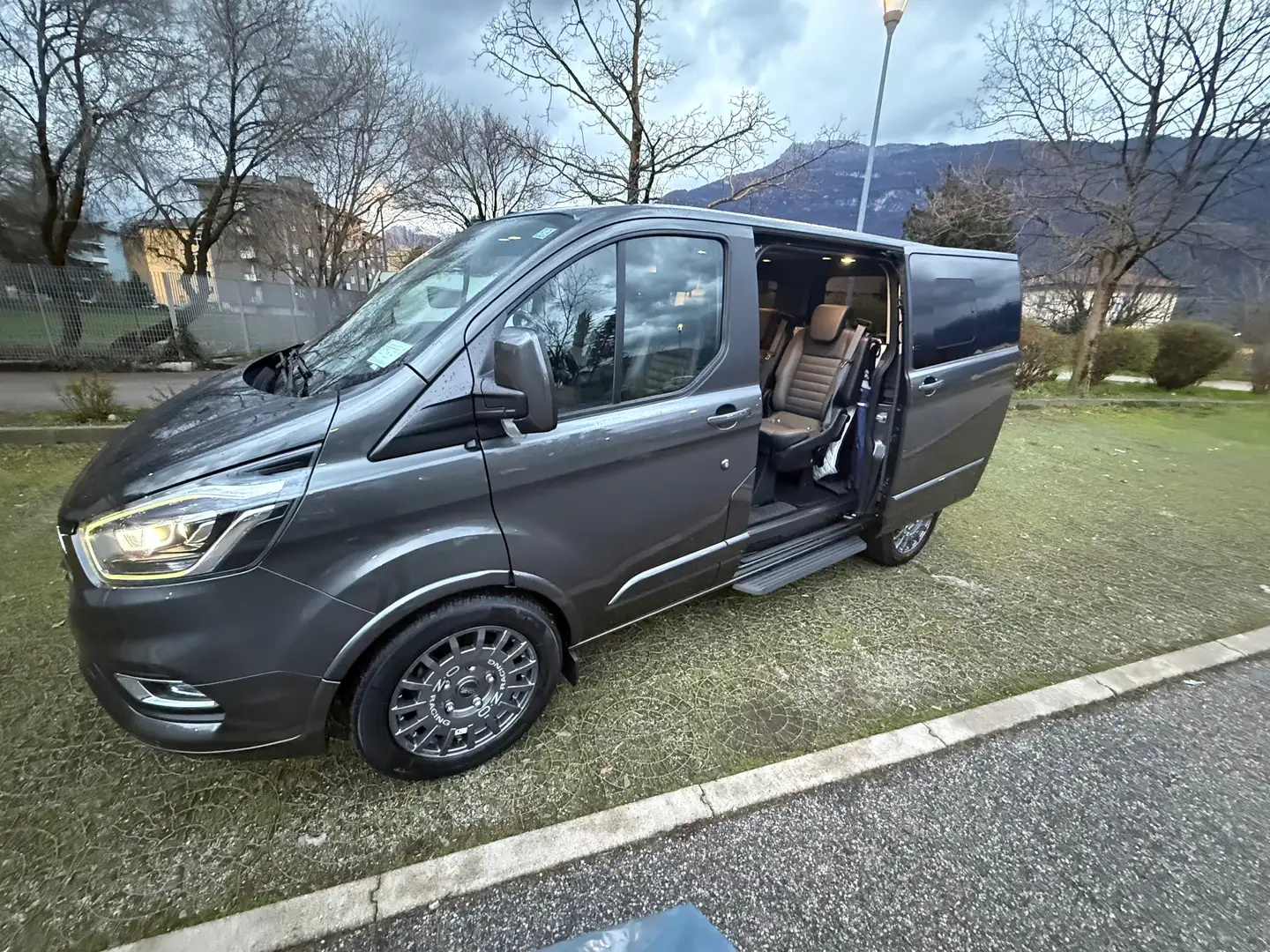 Ford Tourneo Custom 2.0 TDI Grigio - 2