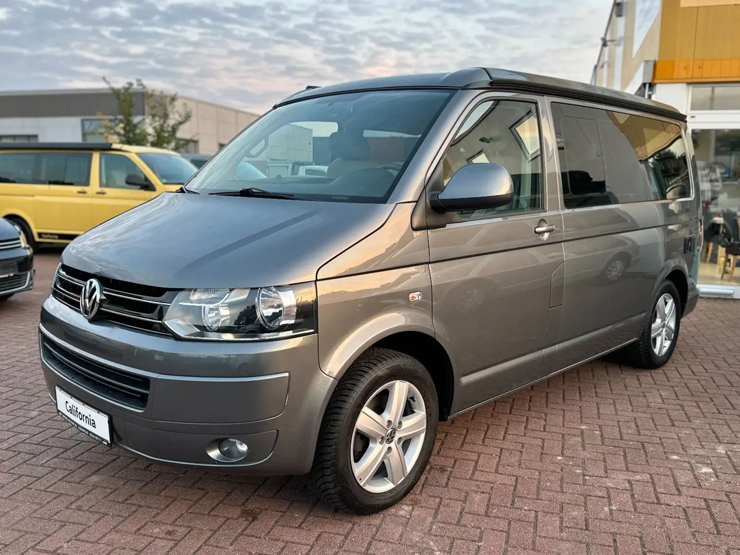 Volkswagen T5 California 140PS/AHK/STAND-HZ/MARKISE Grau - 2