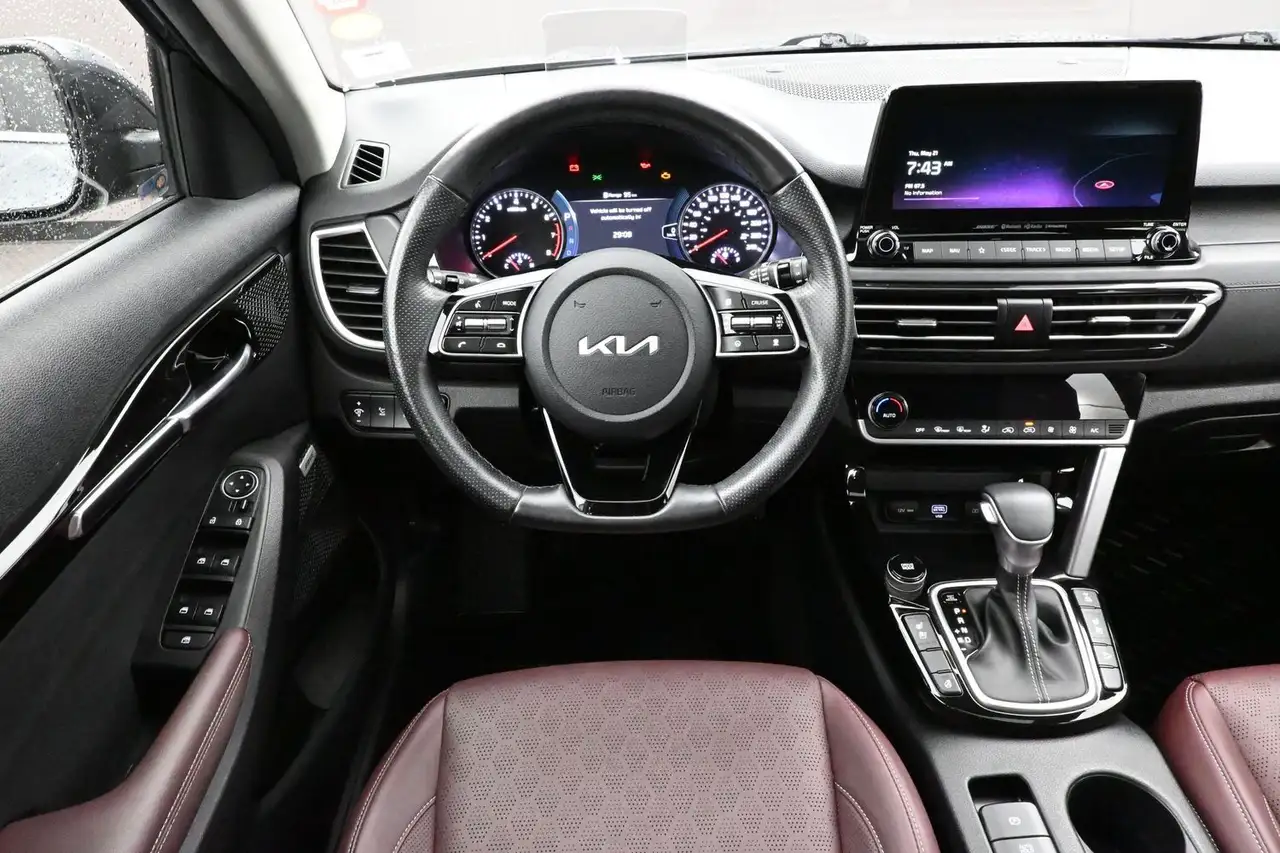 Kia Seltos снимка Kia Seltos
