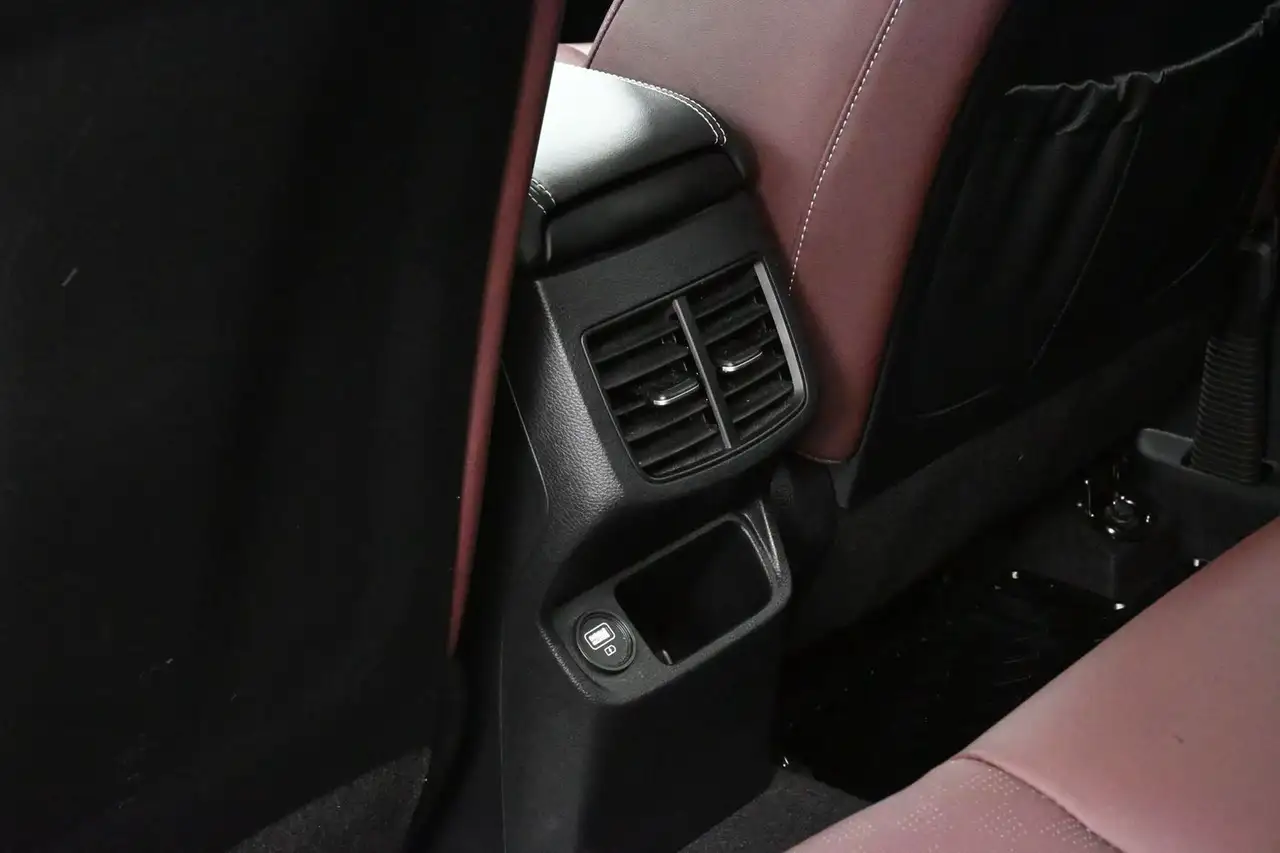 Kia Seltos снимка Kia Seltos