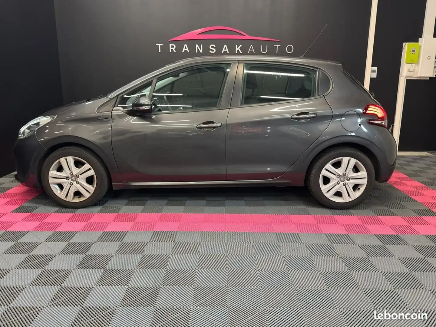 Peugeot 208 1.2 82ch BVM5 Signature PREMIÈRE MAIN RÉVISION À J Gris - 2