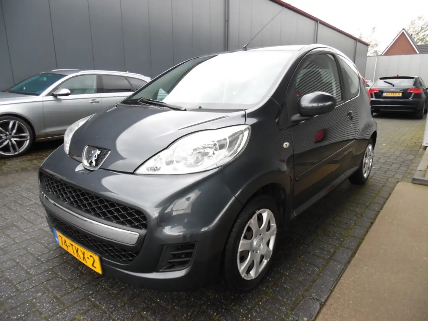 Peugeot 107 1.0-12V XS Grijs - 1