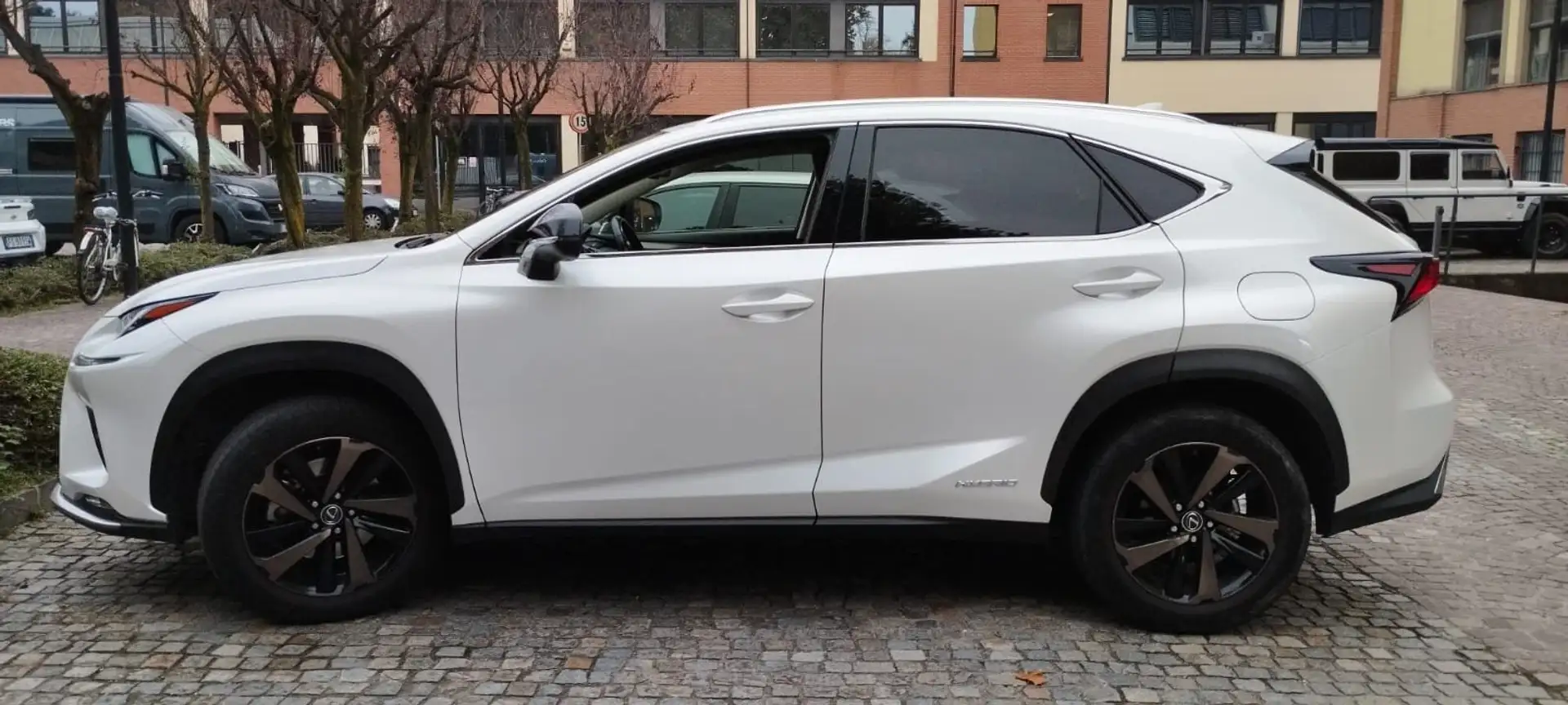 Lexus NX 300h 4WD PREMIUM Bianco - 1