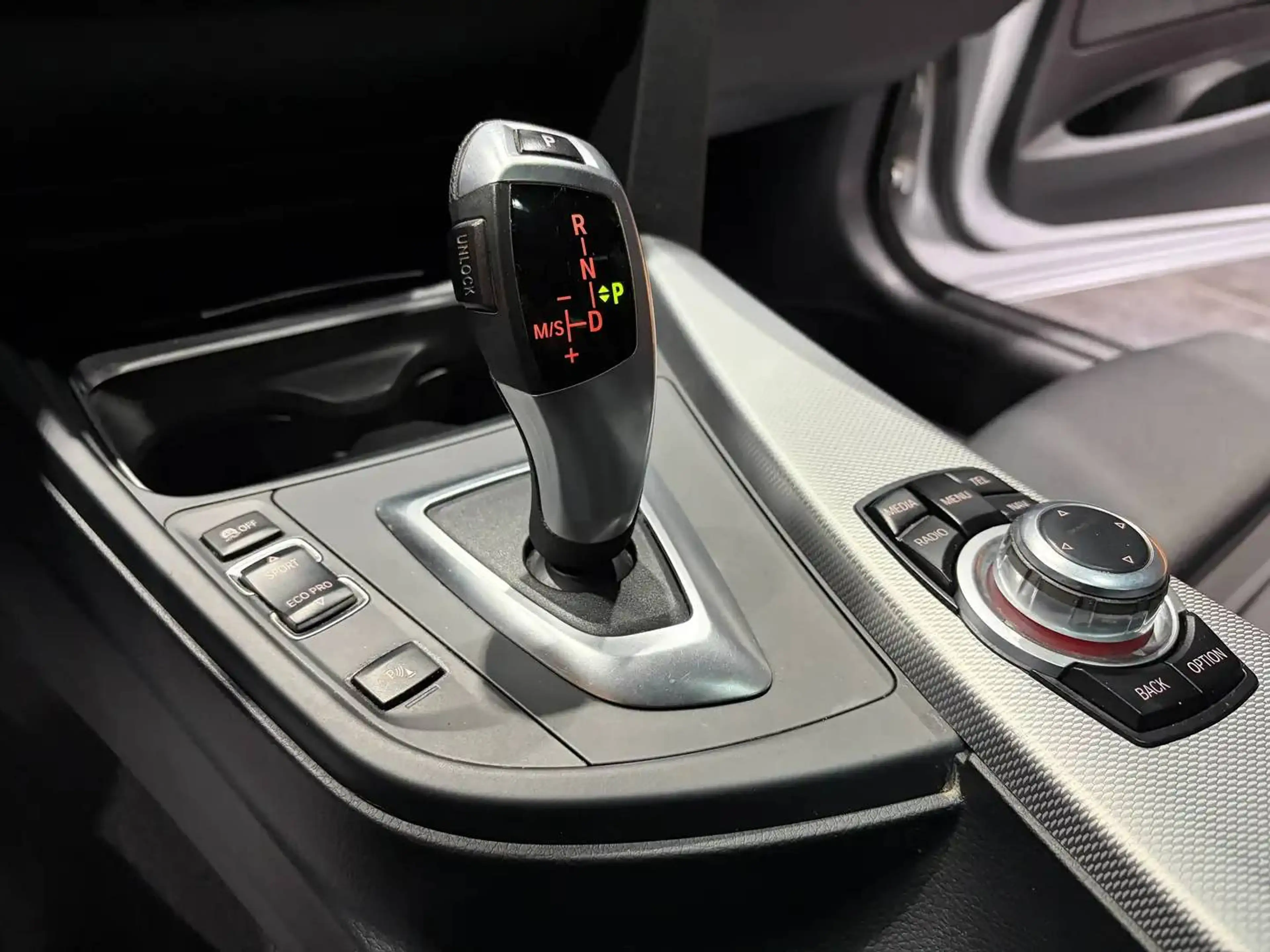 BMW 318 dA Gran Turismo *PACK M*TOIT OUV+PANO*LED*1ER PROPRIO*GARANTIE — photo 15