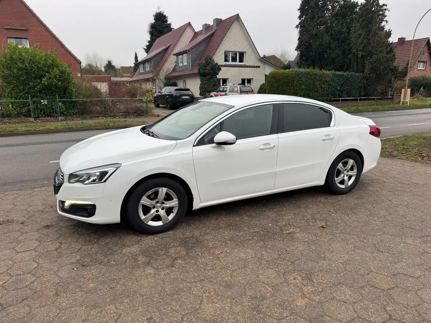 Peugeot 508 Lim. 1.6 HDi Active Euro6*Kamera+Alu+SHZ+AHK Weiß - 1
