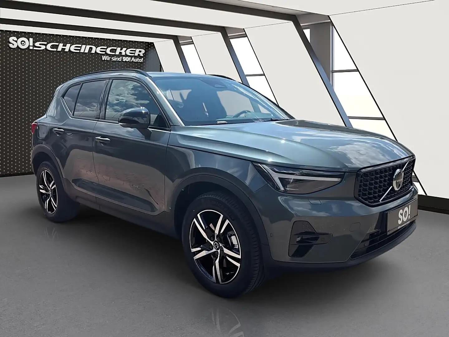 Volvo XC40 B3 Plus Dark Grün - 1