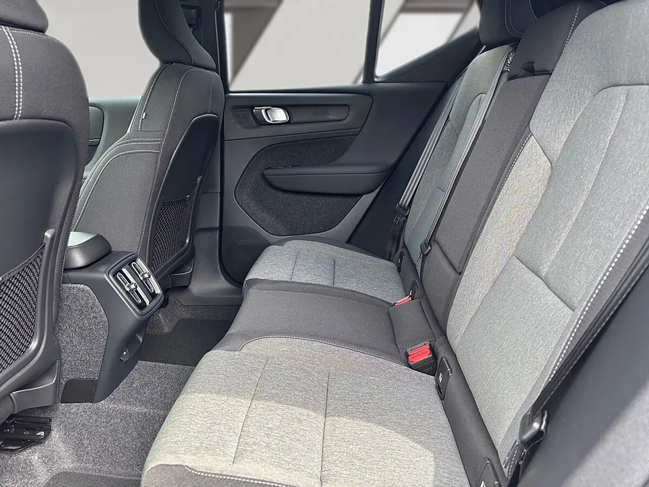 Volvo XC40 2026 — фото 15