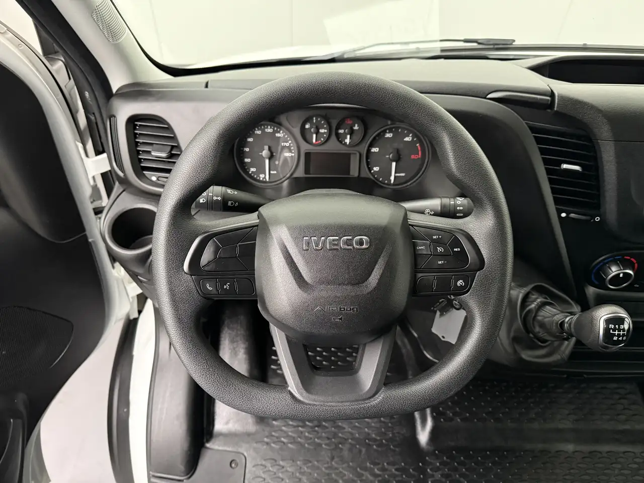 Iveco Daily 2024 — фото 14