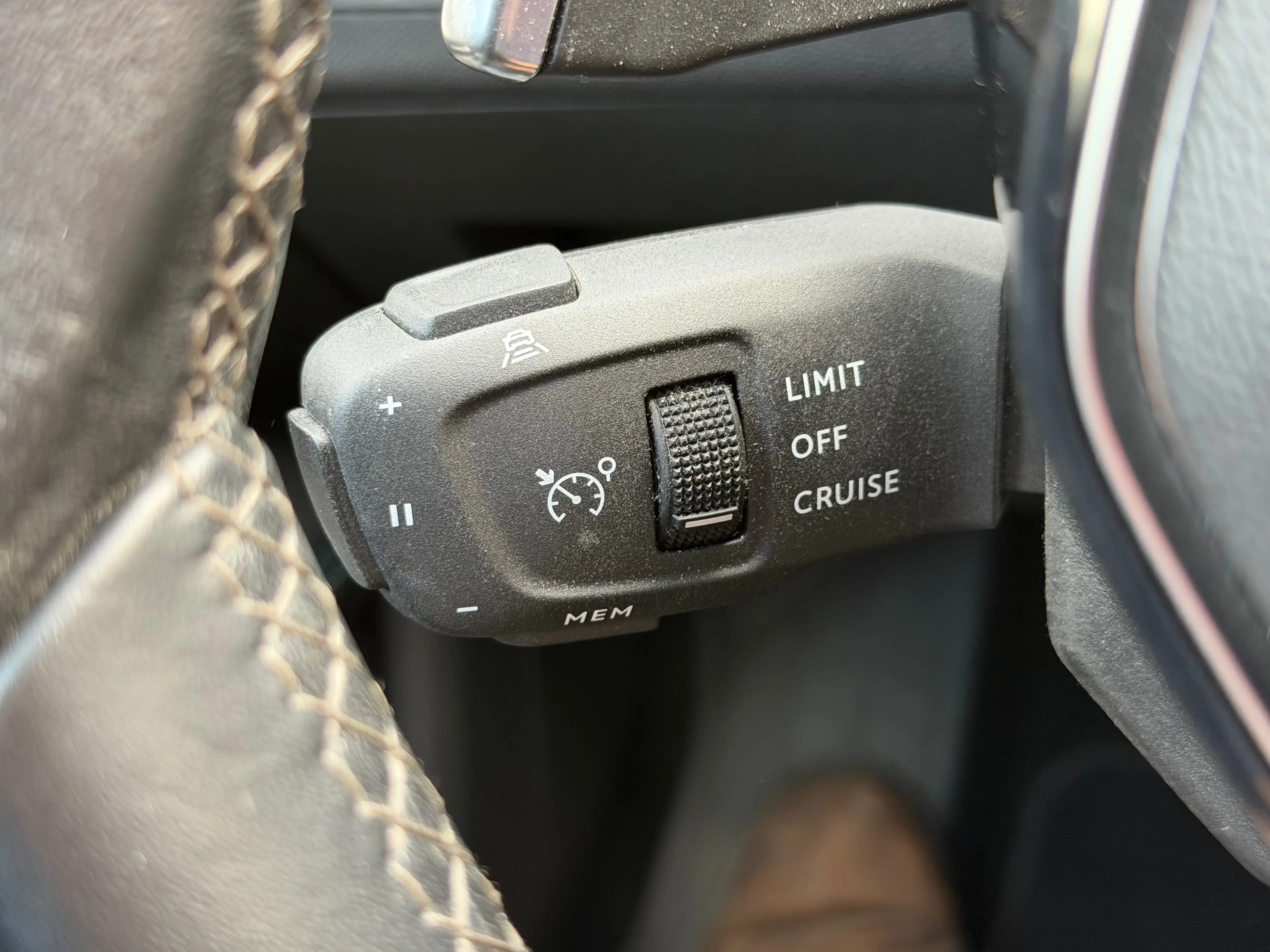 Peugeot 3008 3008 1.6 Hybrid Allure Pack 13.215€ + NETTO — photo 22