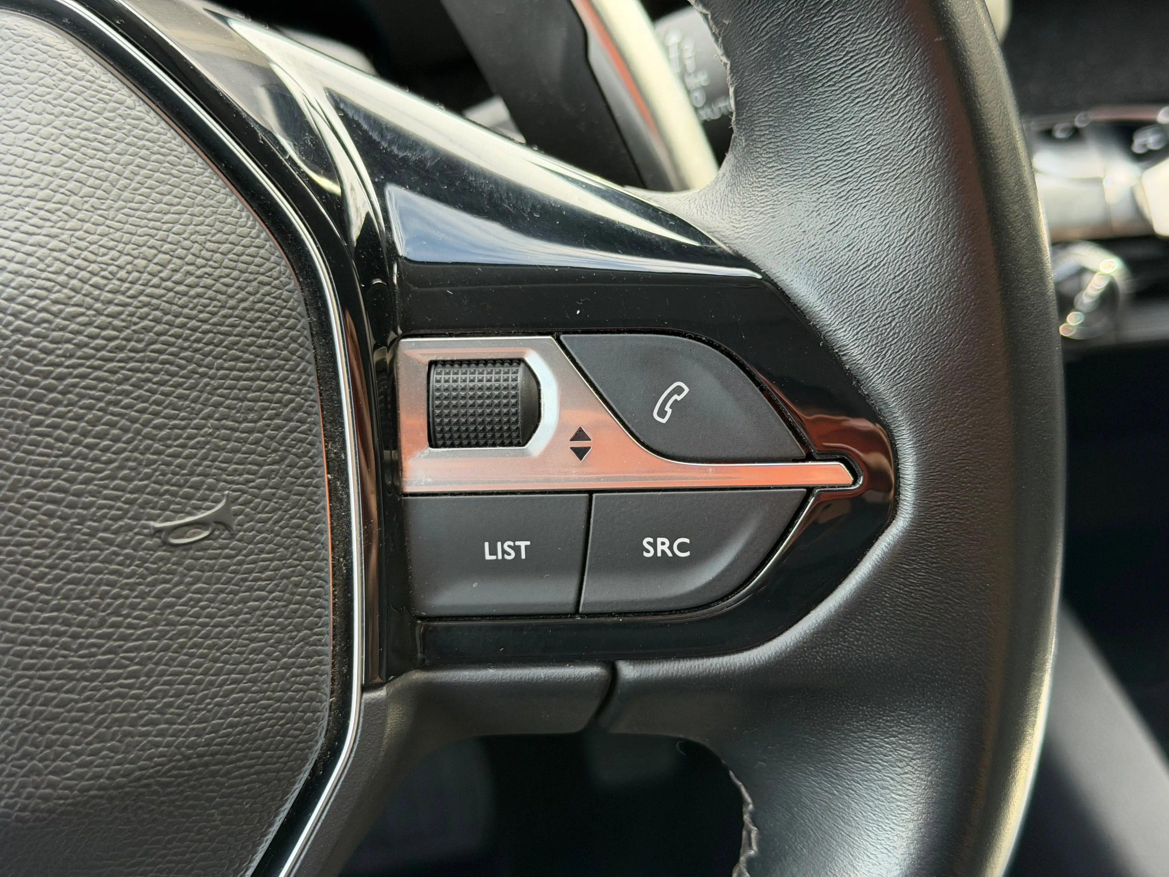 Peugeot 3008 3008 1.6 Hybrid Allure Pack 13.215€ + NETTO — photo 20