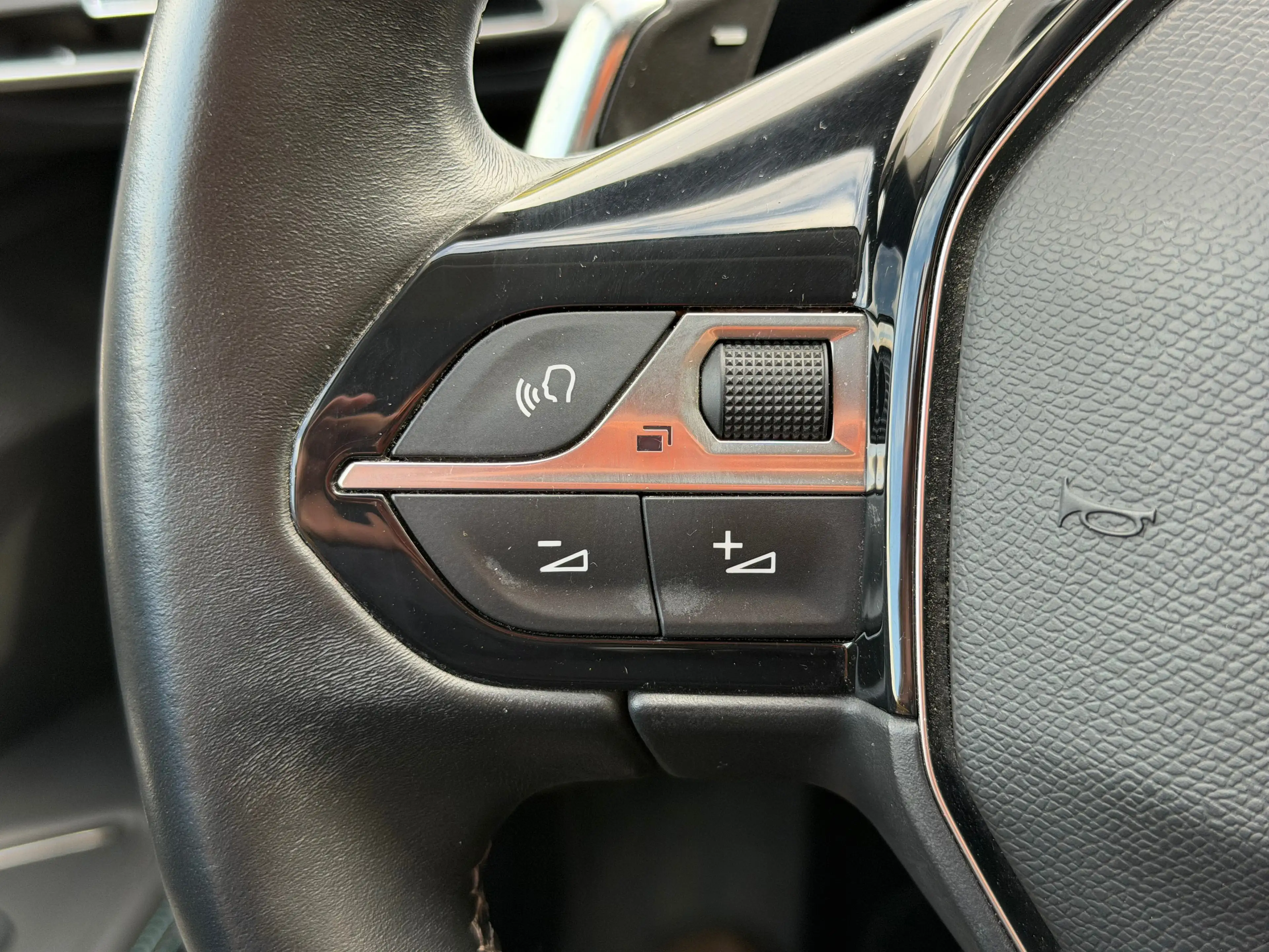 Peugeot 3008 3008 1.6 Hybrid Allure Pack 13.215€ + NETTO — photo 19