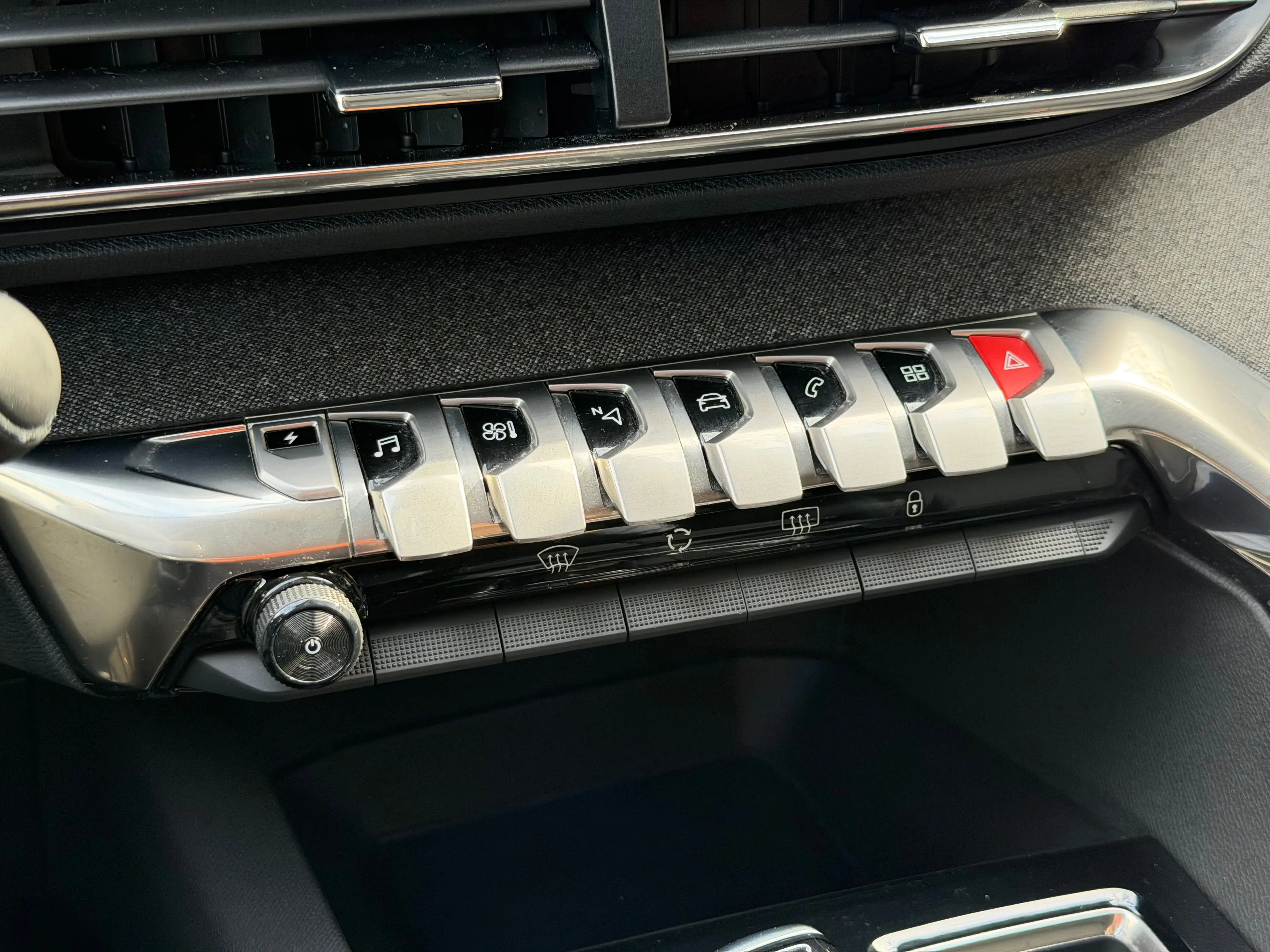 Peugeot 3008 3008 1.6 Hybrid Allure Pack 13.215€ + NETTO — photo 17