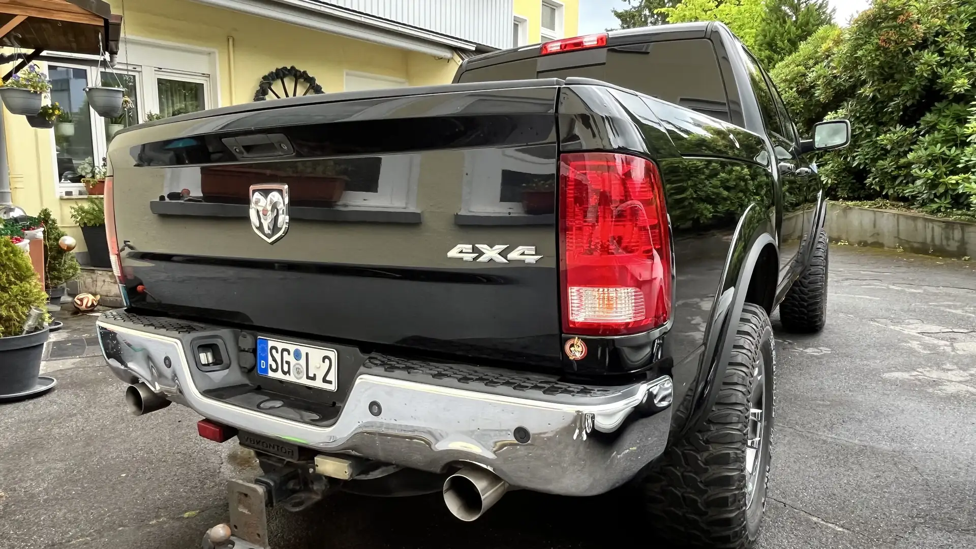 Dodge RAM 1500 5.7l Hemi Crew Cab Laramie Noir - 2