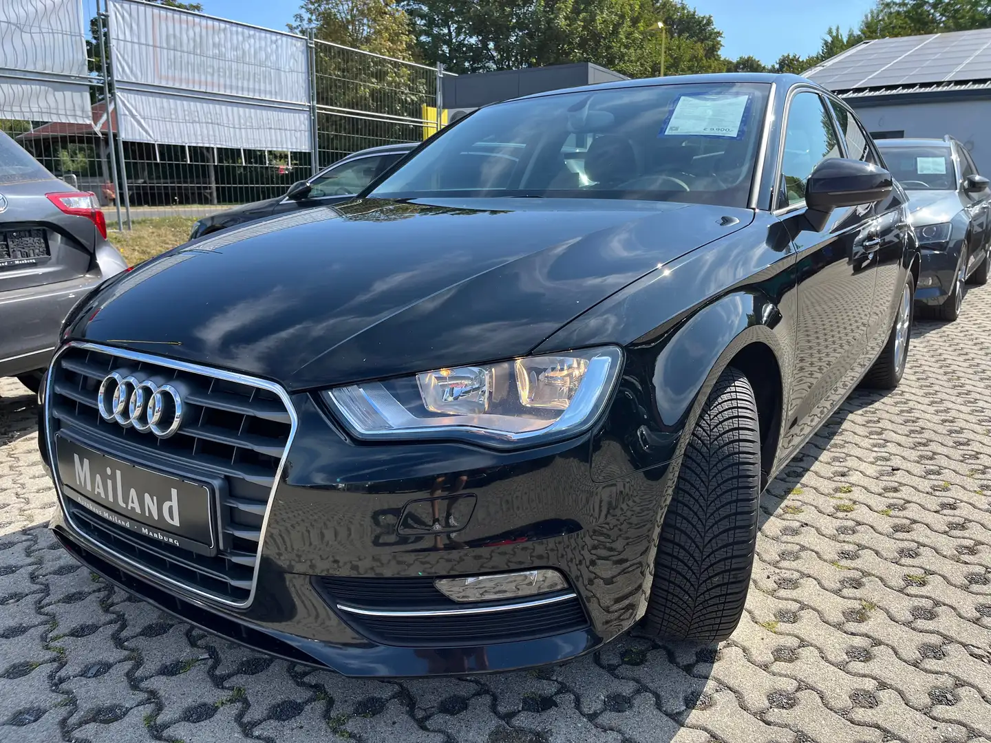 Audi A3 attraction Schwarz - 1