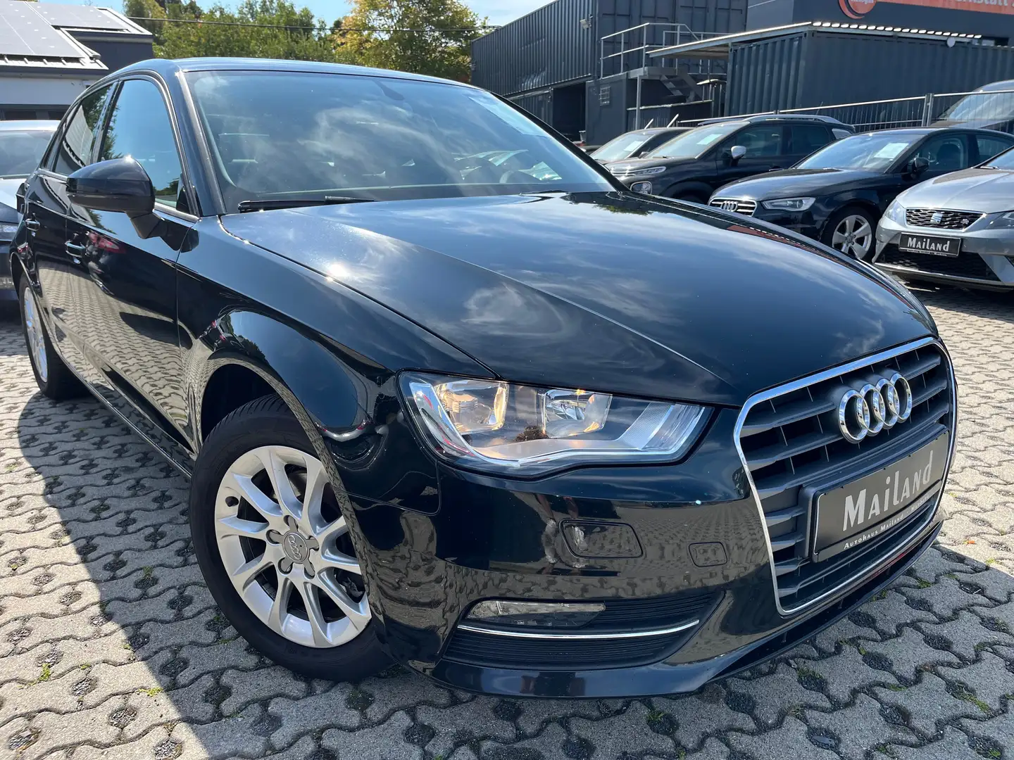 Audi A3 attraction Schwarz - 2