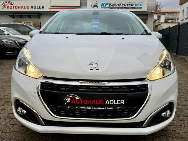 Peugeot 208 1.2 SIGNATURE*1HD*PDC*PANO*AHK*NAV*CARPLY*SH