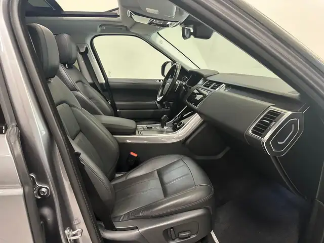 Land Rover Range Rover Sport view 3