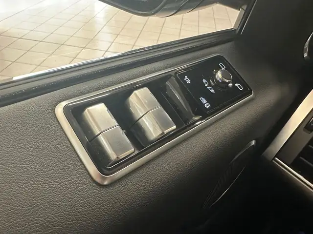 Land Rover Range Rover Sport view 23