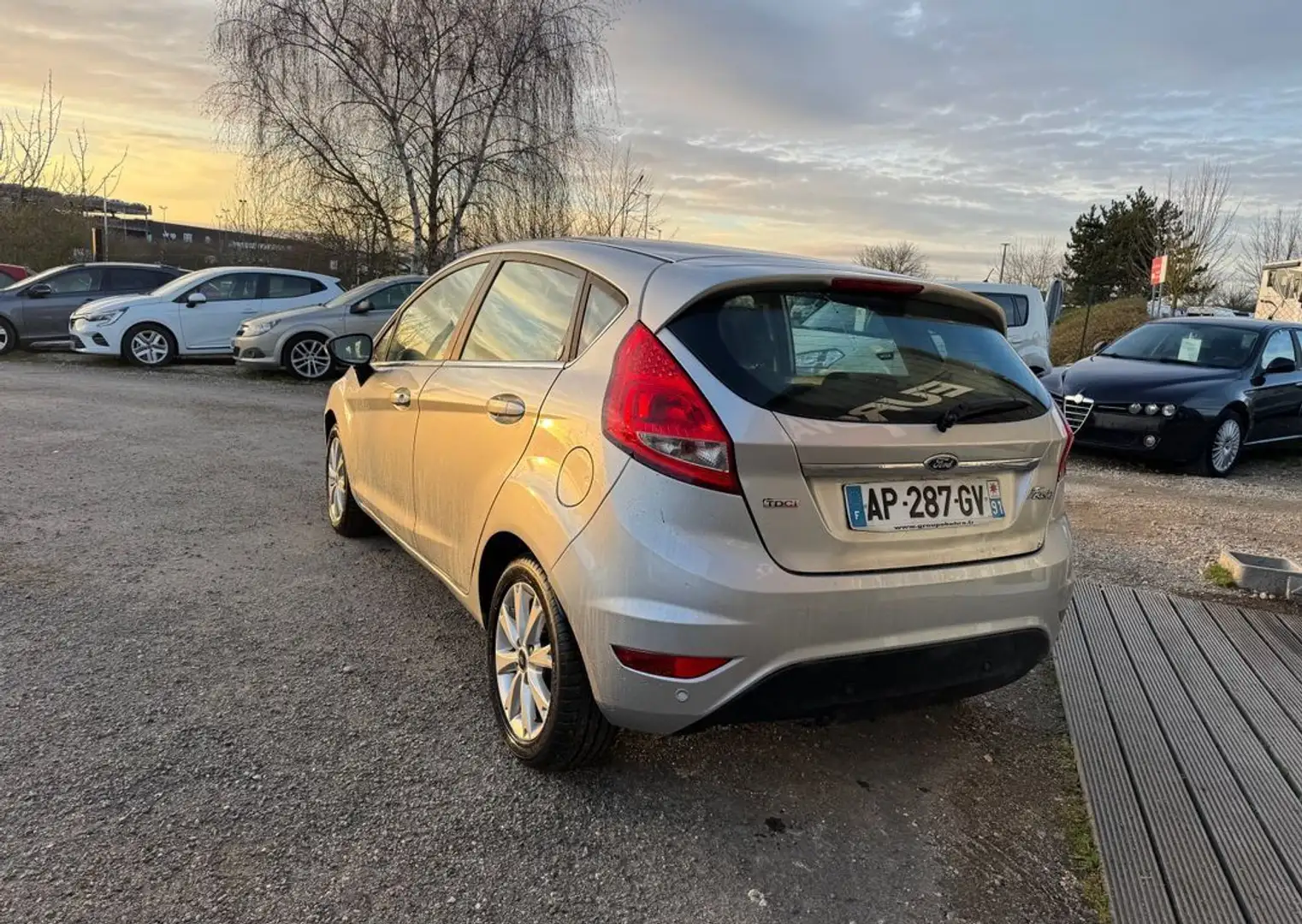 Ford Fiesta 1.4 tdci 68ch ghia 5p - 2