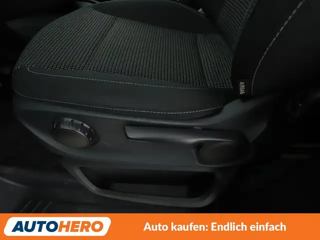 Mercedes-Benz V-Class view 27