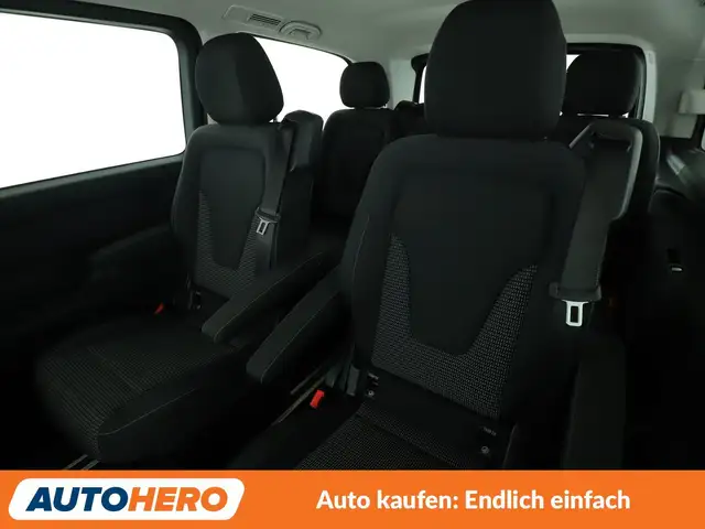 Mercedes-Benz V-Class view 14