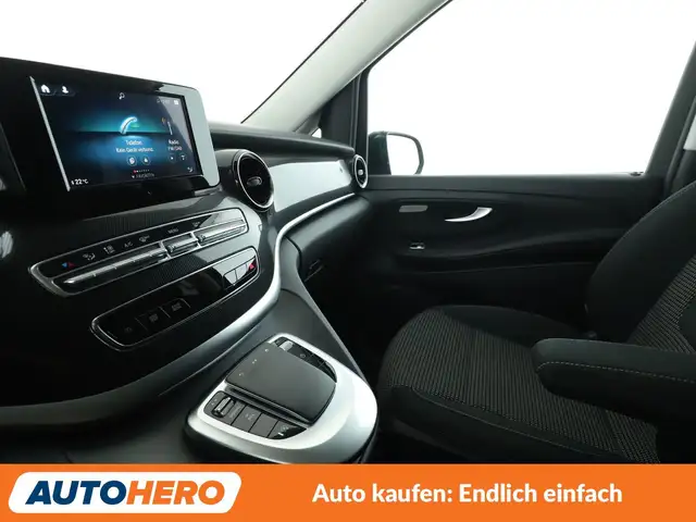 Mercedes-Benz V-Class view 26