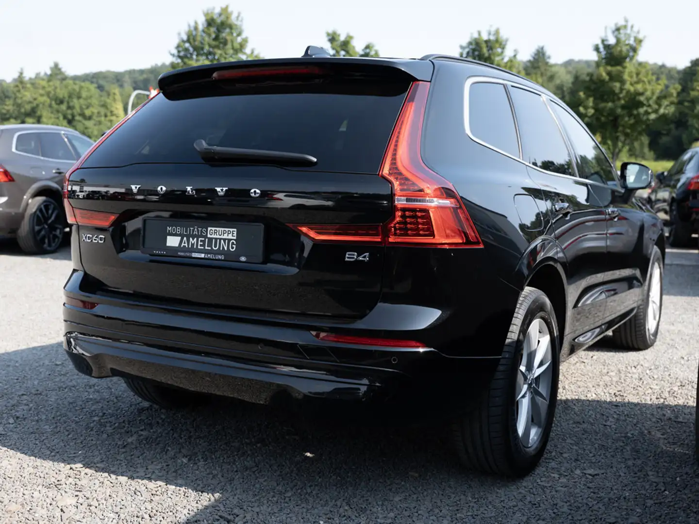 Volvo XC60 B4 Core KEYLESS PDC KAMERA NAVI AHK LED Schwarz - 2