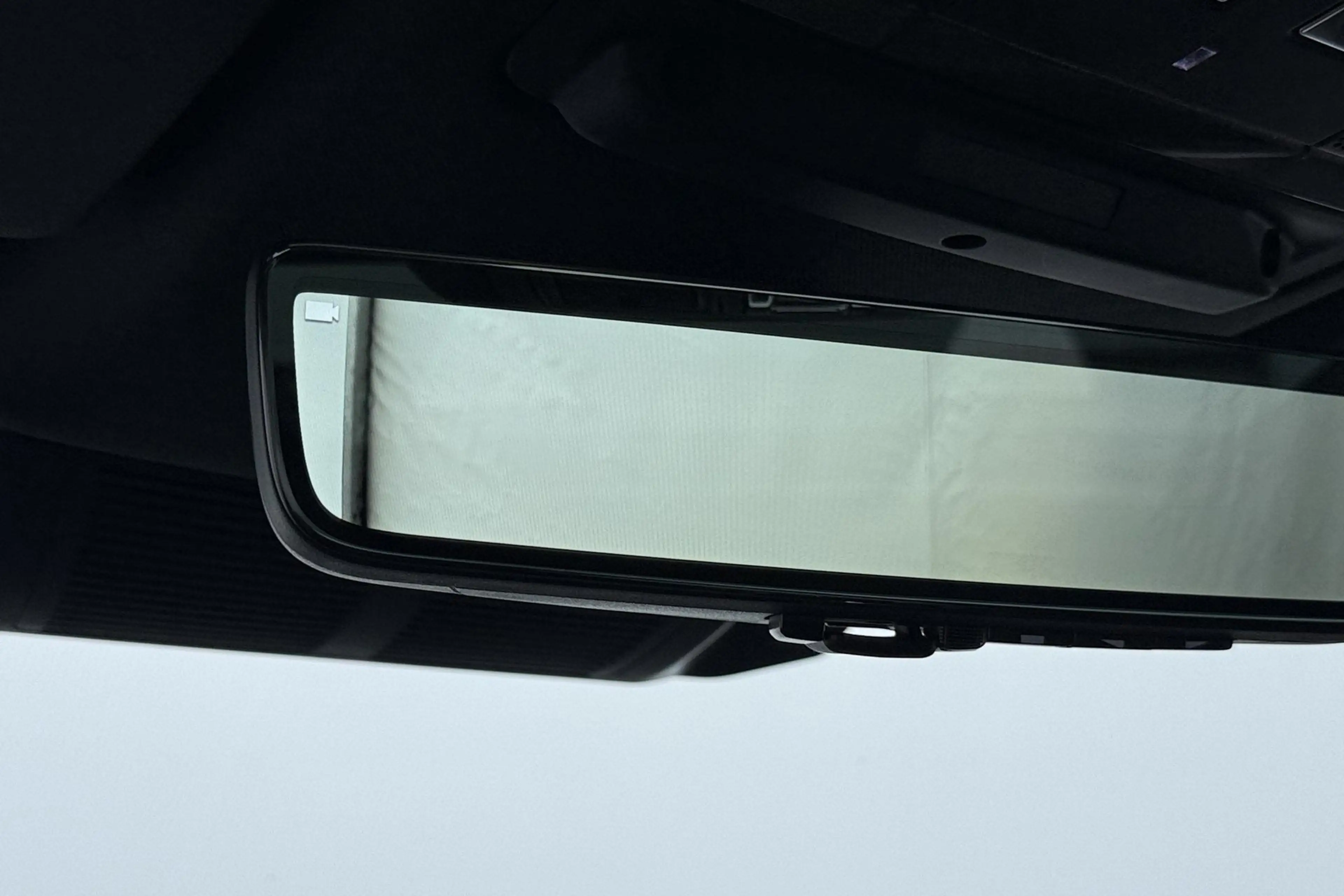 Land Rover Defender 110 P300e X-Dynamic SE | Luchtvering | ClearSight — photo 34