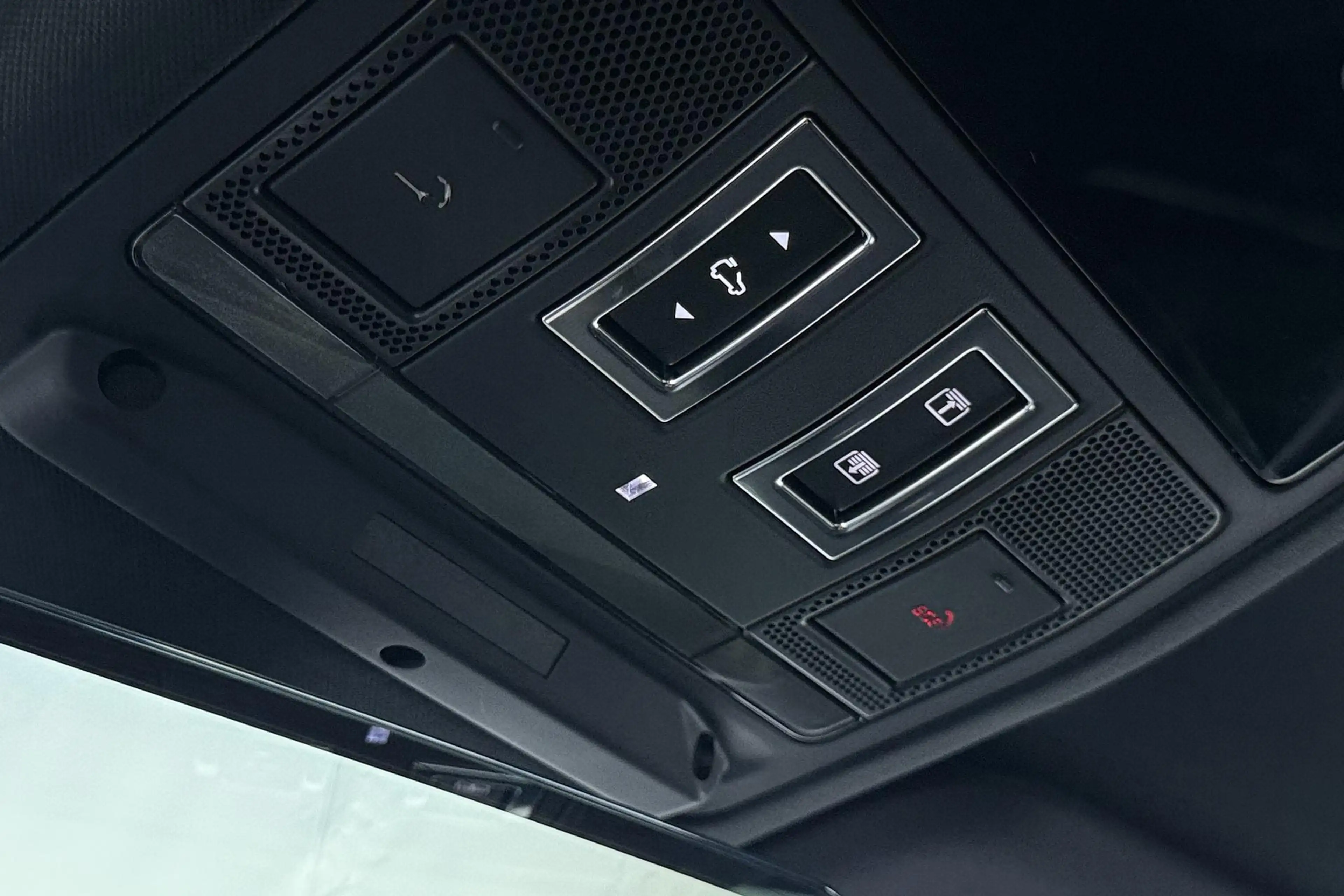 Land Rover Defender 110 P300e X-Dynamic SE | Luchtvering | ClearSight — photo 33