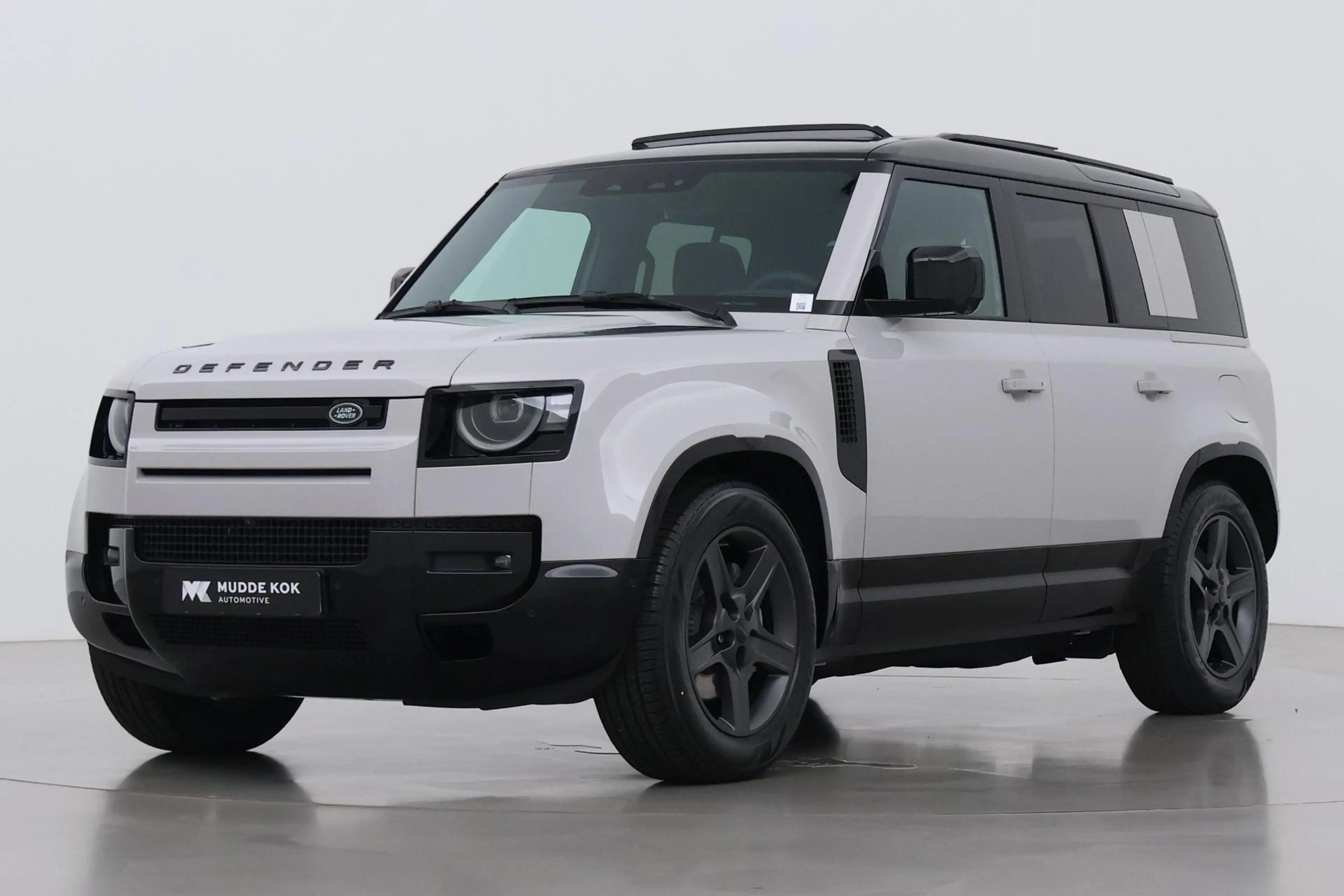 Land Rover Defender 110 P300e X-Dynamic SE | Luchtvering | ClearSight — photo 8