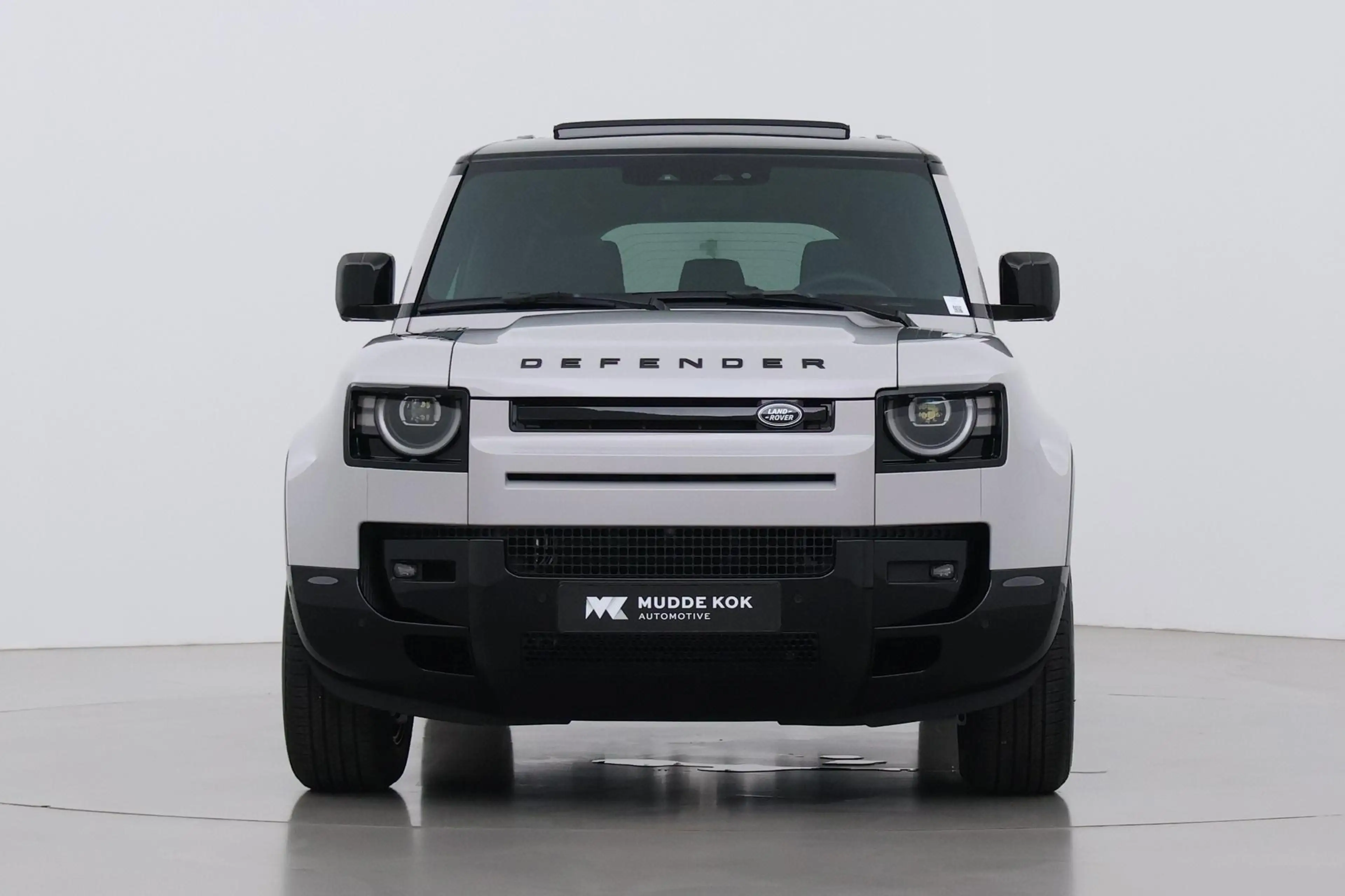 Land Rover Defender 110 P300e X-Dynamic SE | Luchtvering | ClearSight — photo 16