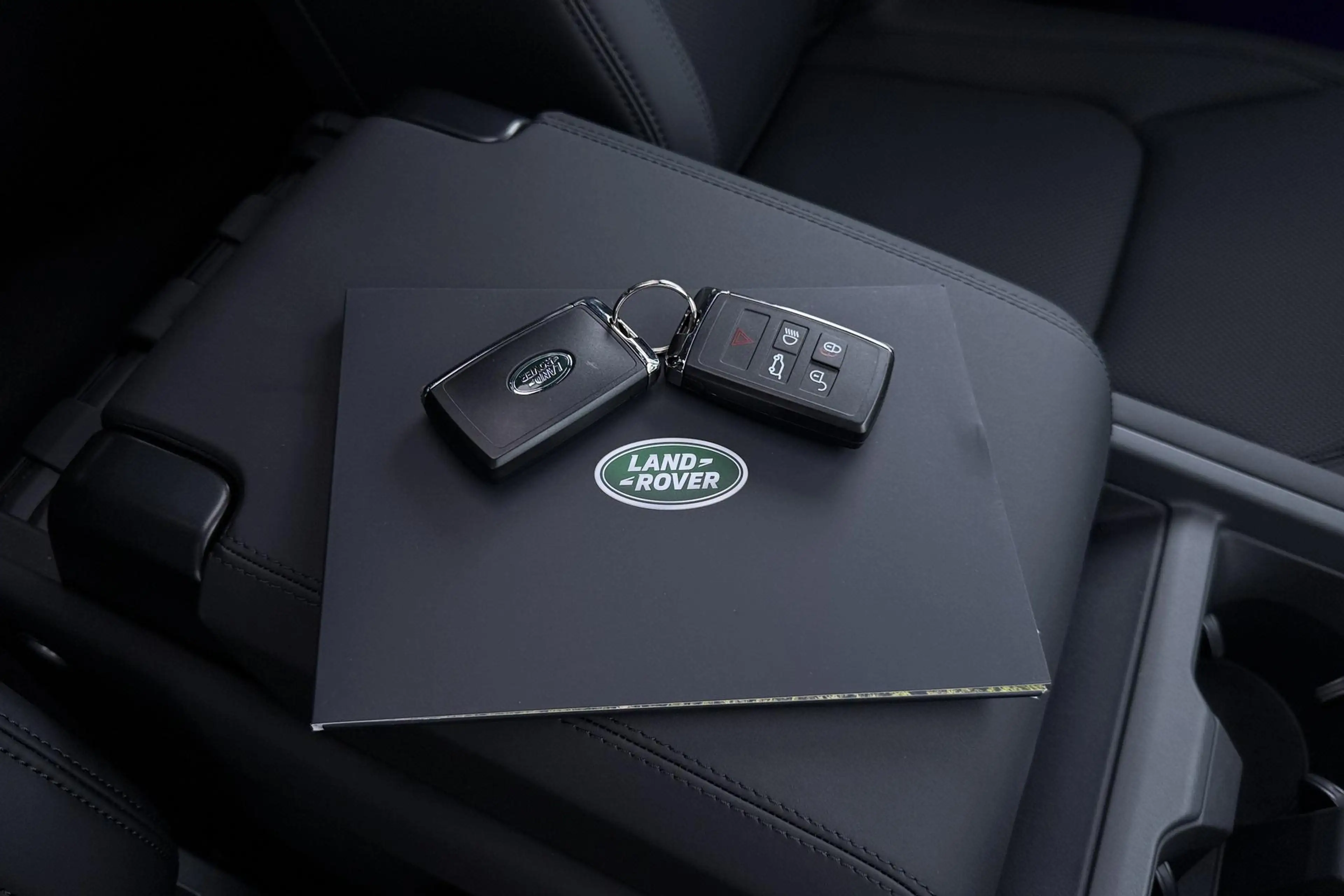 Land Rover Defender 110 P300e X-Dynamic SE | Luchtvering | ClearSight — photo 18
