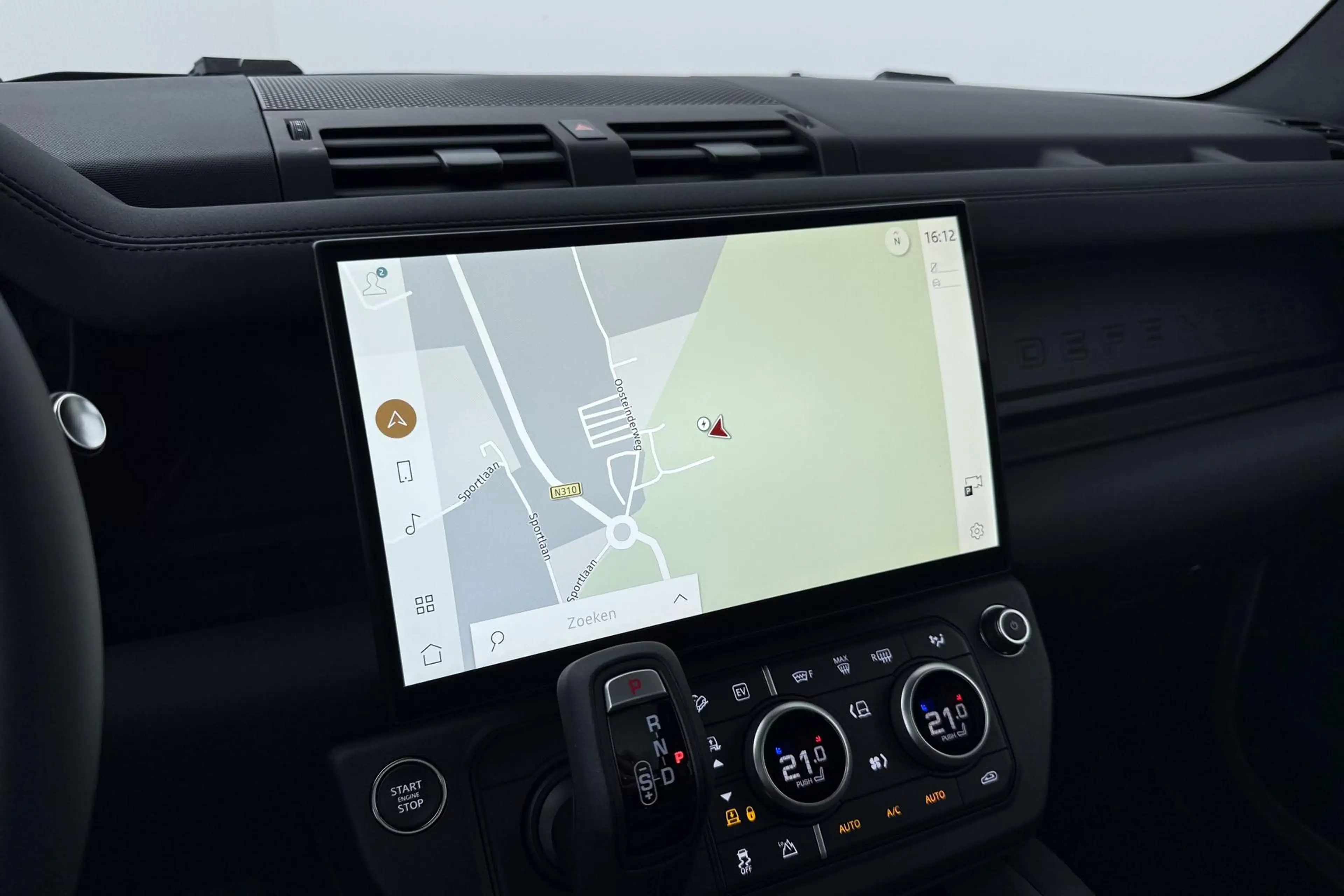 Land Rover Defender 110 P300e X-Dynamic SE | Luchtvering | ClearSight — photo 25